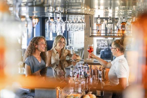 UNIWORLD Boutique River Cruises S.S. La Venezia Hari's Bar & Lounge Lifestyle 5.jpeg